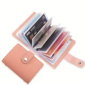 Petit portefeuille rose représenté ouvert et fermé sur fond blanc.