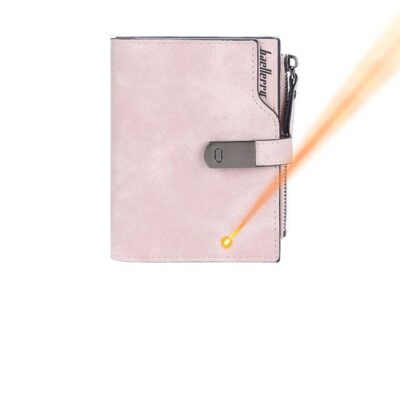 Petit portefeuille rose sur fond blanc avec un trait qui indique où est réalisé la gravure.