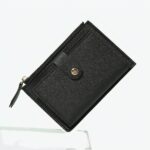 Portefeuille smple classique noir sur fond vert