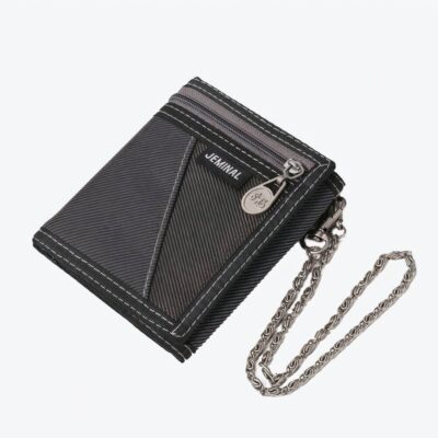 Portefeuille à chaine en toile noir sur fond blanc