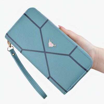 Grand portefeuille zippé noir au design original, languette et carreaux pour femme.