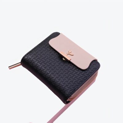 Porte monnaie noir sur fond rose