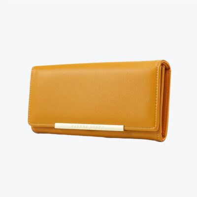 Portefeuille jaune rectangulaire sur fond blanc