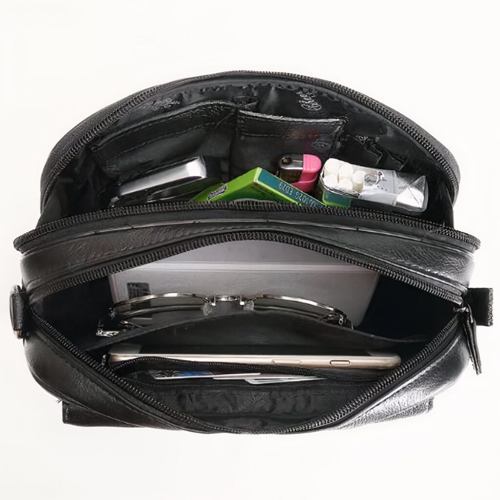 Pochette homme en cuir, sacoche a main homme, pochette homme luxe, chabrand sacoche homme, chambrand, saccoche chabrand sacoche chabrand amazon, saccoche lancaster, baizenville sac homme, sac de poignet homme, trousse zippée homme, pochette lacoste noir